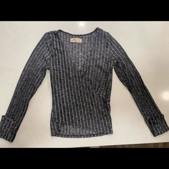 Dark gray hollister long sleeve top - Picture 1 of 2